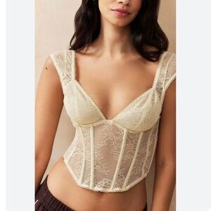 NWT Urban Outfitters Out From Under Amour Lace Corset in Cream, sz Sm, MSRP $49